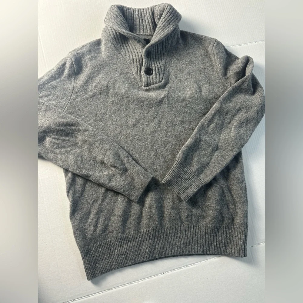 J Crew‎ Men’s Sweater Size M 100% Lambswool Collared 2 Button